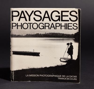 la couverture du livre « Paysages photographies », sur laquelle figure un homme debout sur un bateau