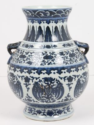 CHINE, XXe SIÈCLE Vase en porcelaine bleu-blanc, de forme Hu… - Photo 1