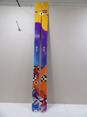 a pair of skis sitting on a table in front of a wall