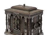 une image d'une boîte décorative sur fond blanc