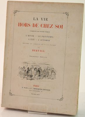 un livre posé sur une table