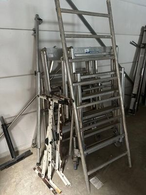 a lot of ladders that are sitting in a garage
