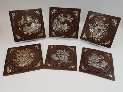 six morceaux de bois ornés de fleurs et d'oiseaux