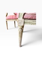 Paire de fauteuils en cabriolet à dossier médaillon, en hêtr… (photo 3)