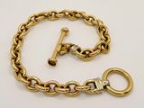 a close up of a gold chain with a clasp on it