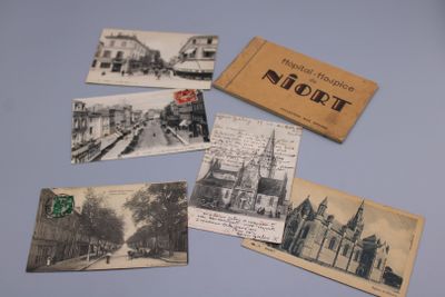 Ensemble d'environ 75 cartes postales : 1 carnet de cartes postales hô