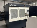 une grande machine installée dans une pièce