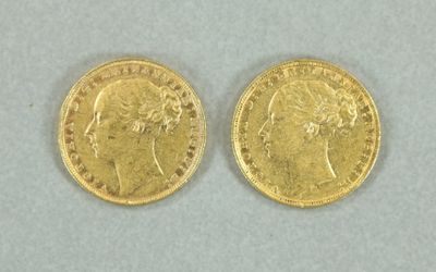 deux souverains d'or, l'un à l'effigie d'une femme et l'autre à celle d'un homme