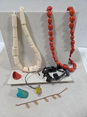 Lot de bijoux fantaisies vintage.