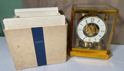 JAEGER LECOULTRE Pendule ATMOS en laiton doré- Dans sa boite…