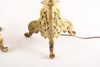 Paire d'importants pique-cierges en bronze doré à décor roca… (photo 3)