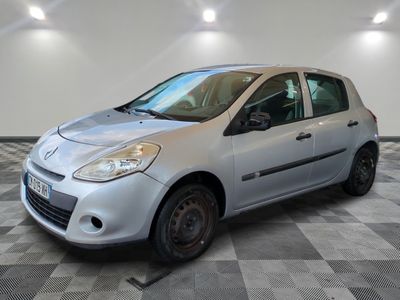 RENAULT - CLIO III 1.2 16V 75 ALIZÉ - ES - Mise en service: …