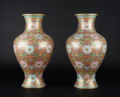 paire de vases chinois en émail cloisonné