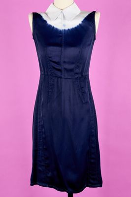 le dos d'une robe sur un mannequin mannequin mannequin mannequin mannequin mannequin mannequin mannequin mann