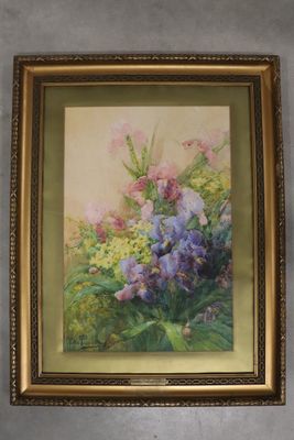 tableau représentant un tableau de fleurs dans un cadre doré, accroché au mur