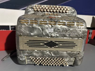 Accordéon d'occasion CRUCIANELLI gris 60 basses. - Photo 1