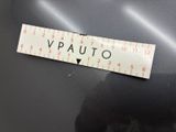 a sticker on the hood of a car that says vauto