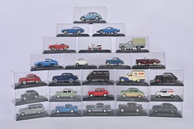 de nombreuses maquettes de voitures exposées sous forme de pyramide