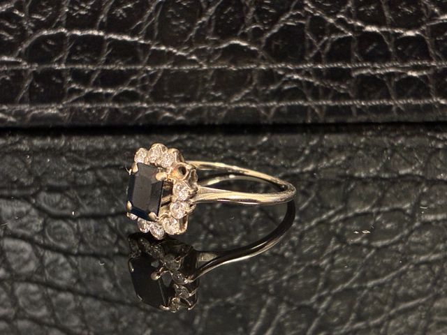 Bague marquise en or gris 18 carats 750 millièmes à décor d'un sa...