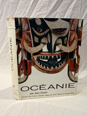 une image représentant un livre sur lequel figure l'illustration d'un masque