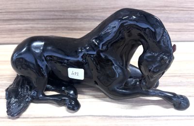 Travail anonyme beau et important cheval couché en verre de …