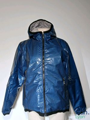 une veste bleue sur un mannequin, un mannequin, un mannequin, un mannequin, un mannequin, un mannequin, un mannequin, un mannequin, un mannequin, un mannequin, un mannequin, un mannequin, un mannequin, un mannequin, un mannequin, un mannequin, un mannequin, un mannequin, un mannequin, un mannequin, un mannequin, un mannequin, un mannequin, un mannequin, un mannequin, un mannequin, un mannequin, un mannequin, un mannequin, un mannequin, un mannequin, un
