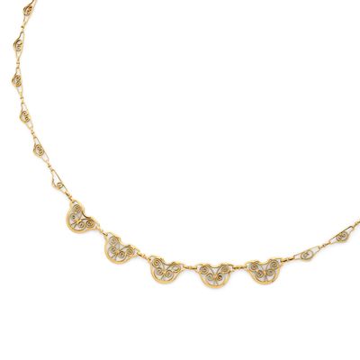 un collier en or composé d'une chaîne et de cinq petits cœurs