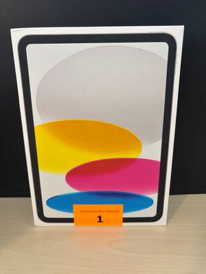 Un iPad 11 d'Apple est présenté dans une boîte posée sur une table