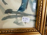 une photo d'une photo représentant un oiseau, dans un cadre doré