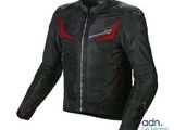 une veste en cuir noir avec une bande rouge sur la poitrine
