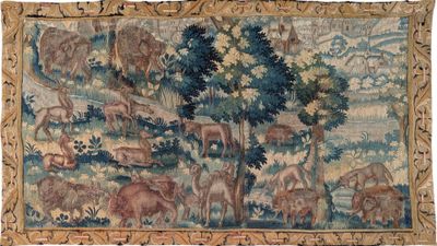 une image représentant une tapisserie ornée d'animaux et d'arbres
