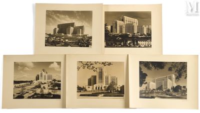 quatre photographies en noir et blanc d'une ville avec des bâtiments et des arbres