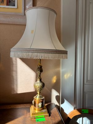 a lamp that is sitting on a table in a room