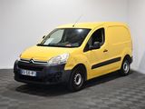une camionnette jaune Citrole garée dans une pièce blanche au sol à carreaux