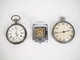 Trois types d'horloges différents sont représentés sur un fond blanc
