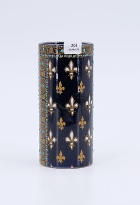 bougeoir bleu et or orné d'une fleur de lys sur fond blanc