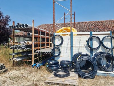 a lot of pipes and pipes on the ground