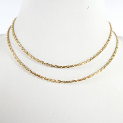 gros plan d'un collier sur un mannequin mannequin mannequin mannequin mannequin mannequin mannequin mannequin mannequin