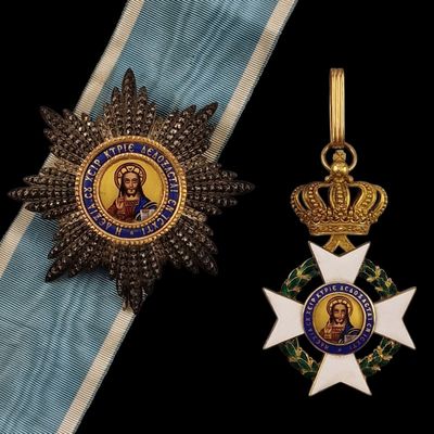 deux médailles et une médaille attachée à un ruban sur fond noir
