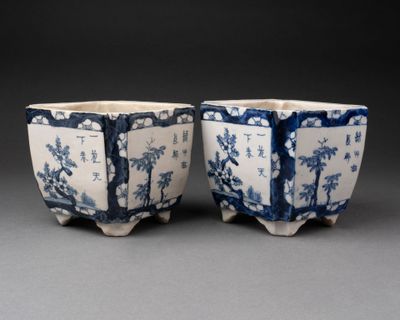 CHINE - Vers 1900. Deux petites JARDINIERES à décor dans des…