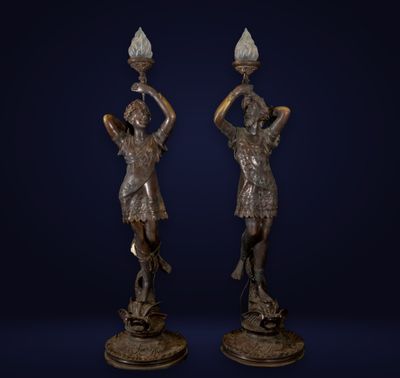 Paire de porte-torches monumentaux Art Nouveau en bronze pat…