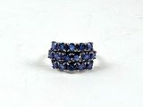 une image représentant une bague ornée de pierres bleues