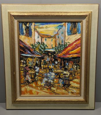 un tableau représentant une scène de rue avec des personnes assises à des tables sous des parasols