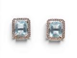 une paire de boucles d'oreilles en aigue-marine et diamants