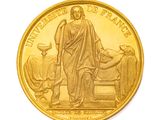 l'image d'une pièce d'or ornée d'une statue