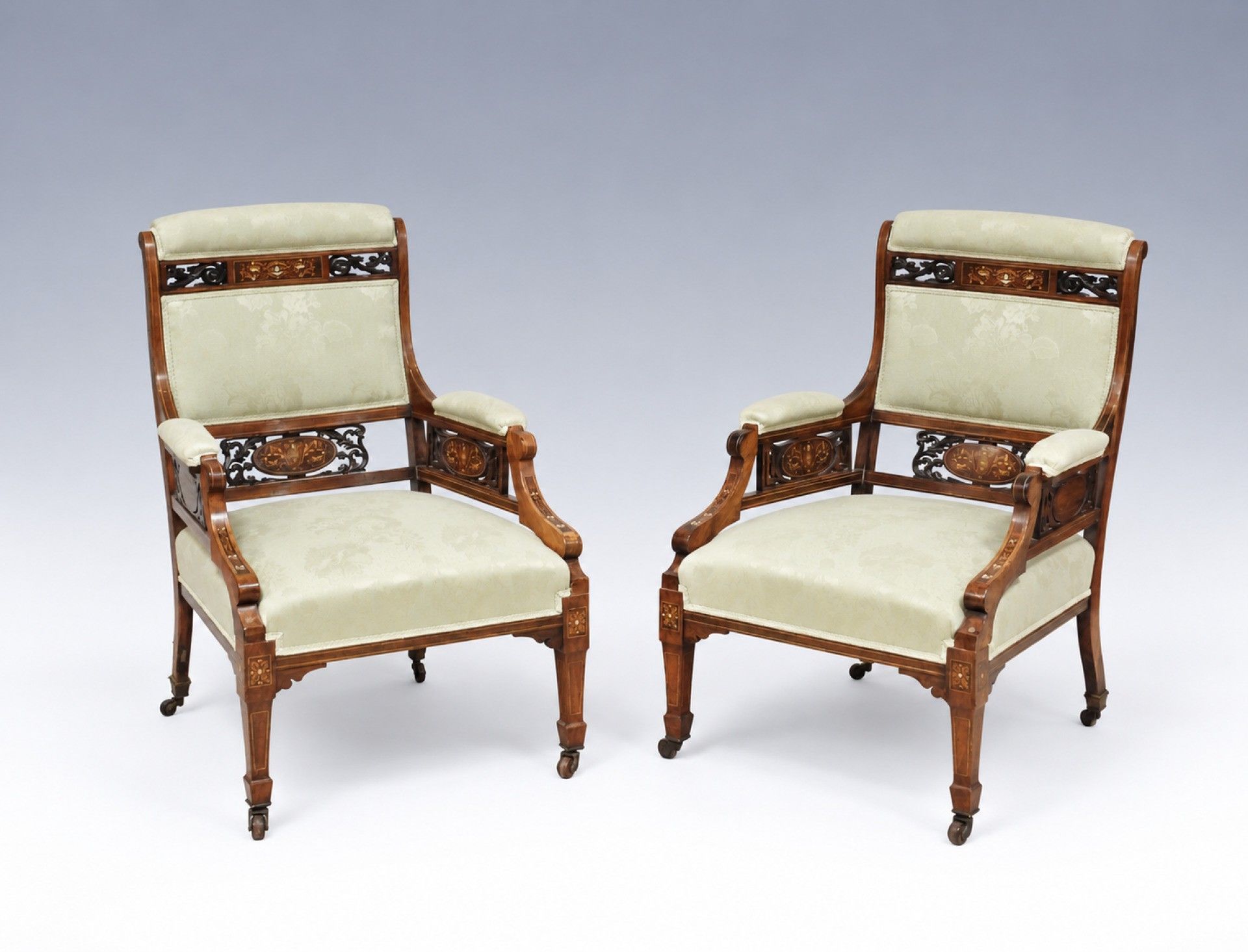 Paire de fauteuils en palissandre et marqueterie à décor flo…