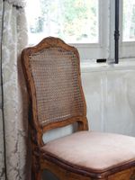 SUITE DE TROIS CHAISES en hêtre mouluré et sculpté de fleure… (photo 2)