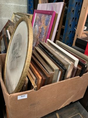 Mannette de pièces encadrées