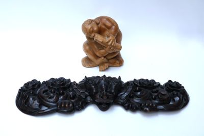 INDONESIE - BALI Sujet en bois sculpté figurant un musicien …