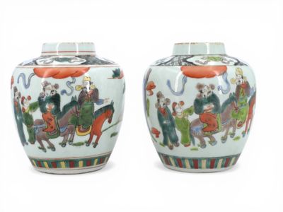 PAIRE DE POTS à gingembre en porcelaine, à décor en émaux po…